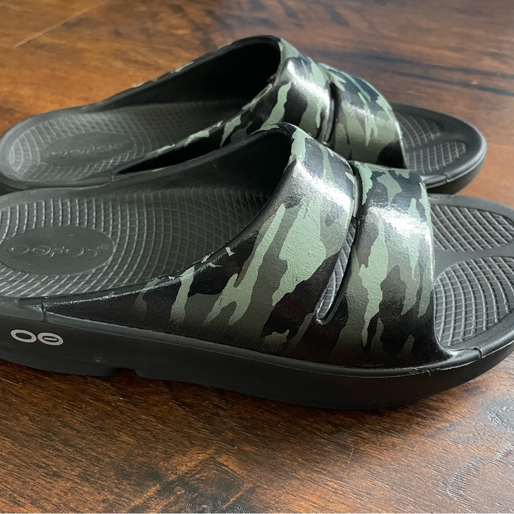 Oofos OOahh Limited Slide Sandal M5/W7 EU 38 Black/Green Camo